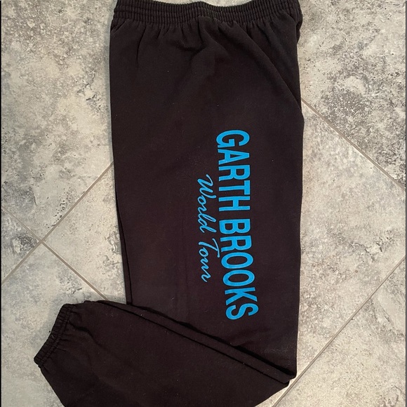 NEVER WORN GARTH BROOKS VINTAGE ATHLETIC SUIT WORLD TOUR 1990. SMALL - Picture 4 of 5